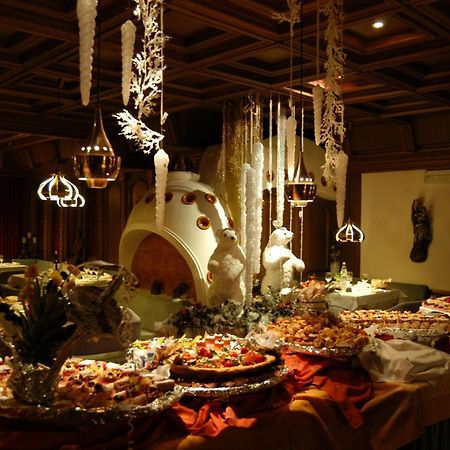 Alpen Hotel Corona Vigo di Fassa Bagian luar foto