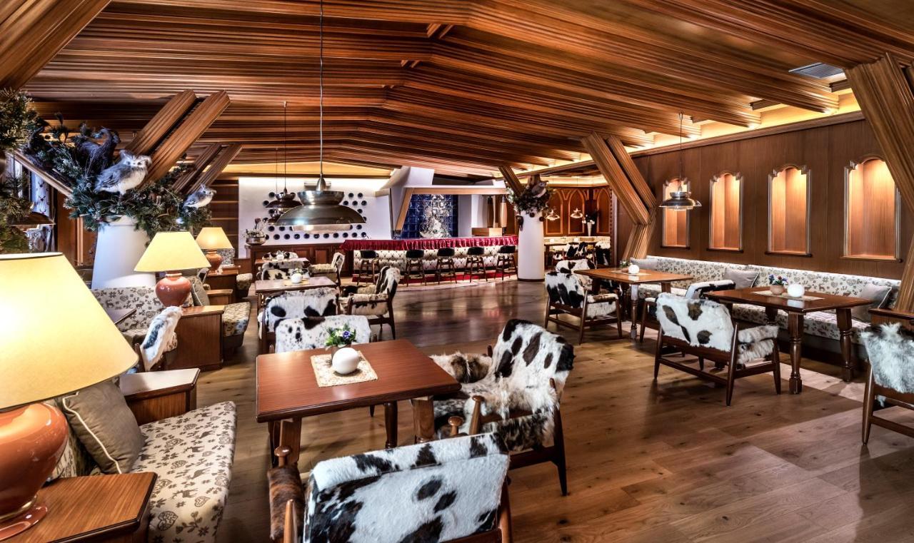 Alpen Hotel Corona Vigo di Fassa Bagian luar foto
