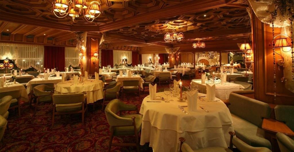 Alpen Hotel Corona Vigo di Fassa Bagian luar foto