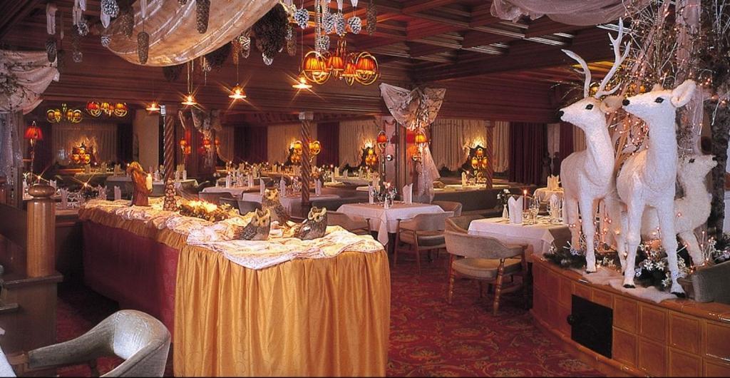 Alpen Hotel Corona Vigo di Fassa Bagian luar foto