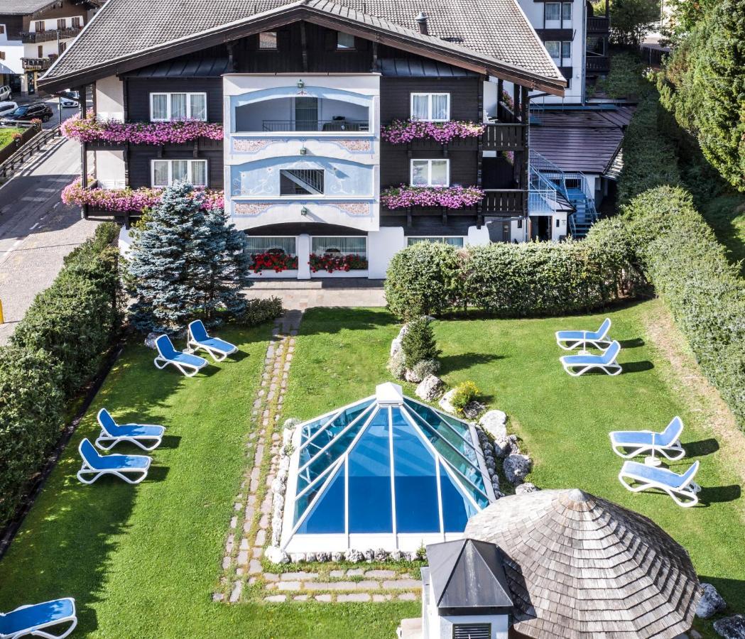 Alpen Hotel Corona Vigo di Fassa Bagian luar foto