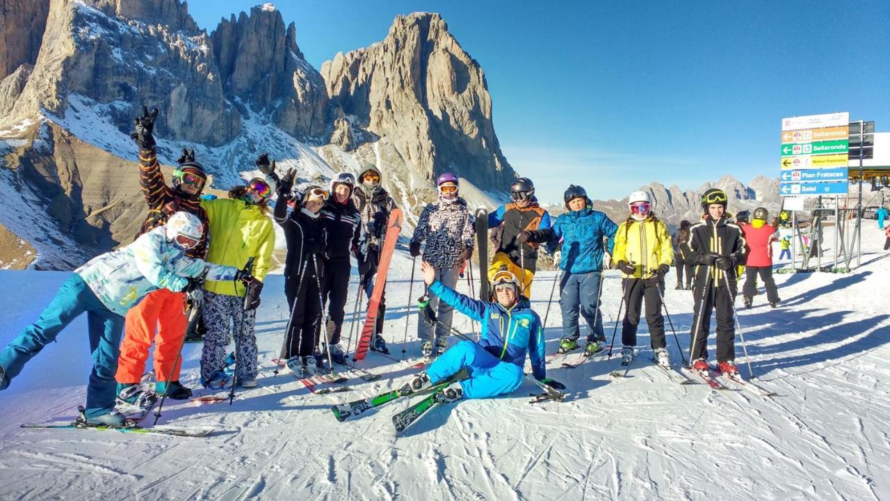 Alpen Hotel Corona Vigo di Fassa Bagian luar foto
