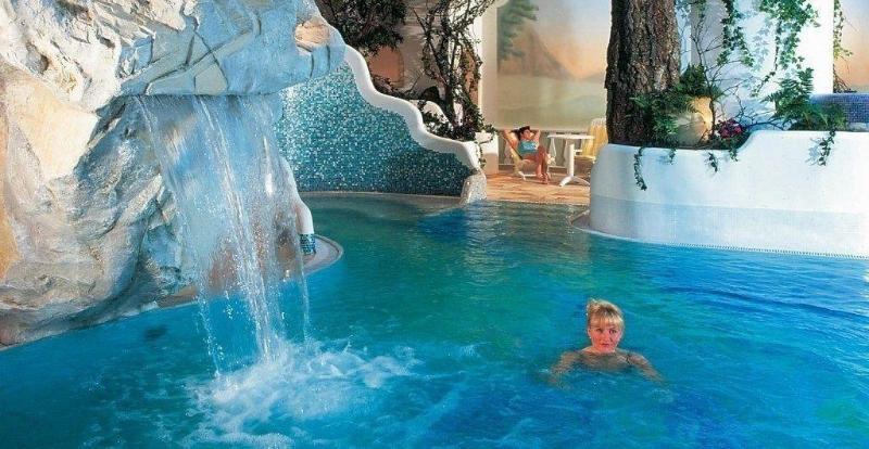 Alpen Hotel Corona Vigo di Fassa Bagian luar foto