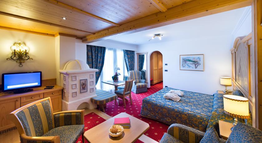 Alpen Hotel Corona Vigo di Fassa Ruang foto