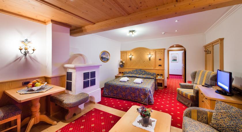 Alpen Hotel Corona Vigo di Fassa Ruang foto