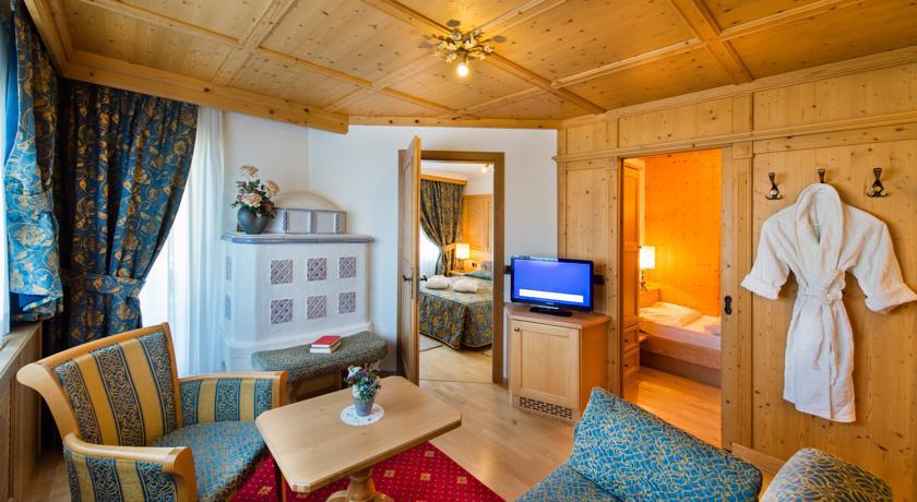 Alpen Hotel Corona Vigo di Fassa Ruang foto