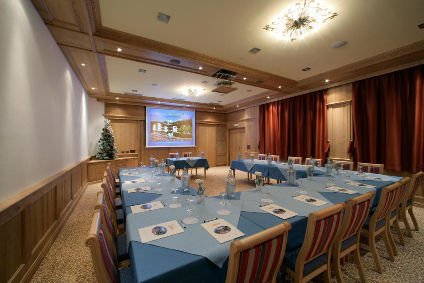 Alpen Hotel Corona Vigo di Fassa Bagian luar foto