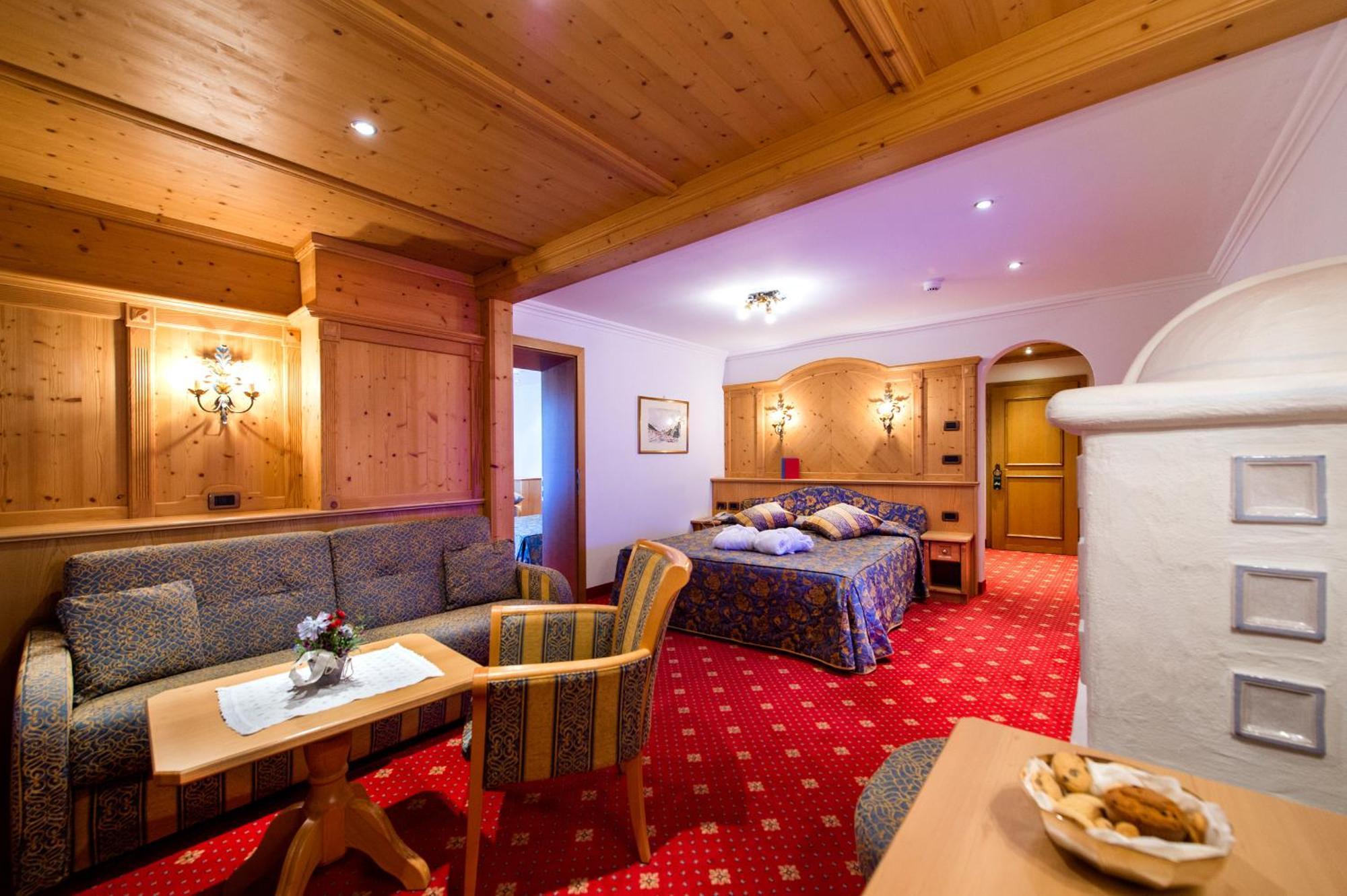 Alpen Hotel Corona Vigo di Fassa Ruang foto