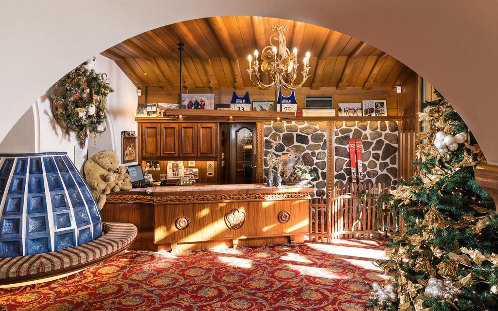 Alpen Hotel Corona Vigo di Fassa Bagian luar foto