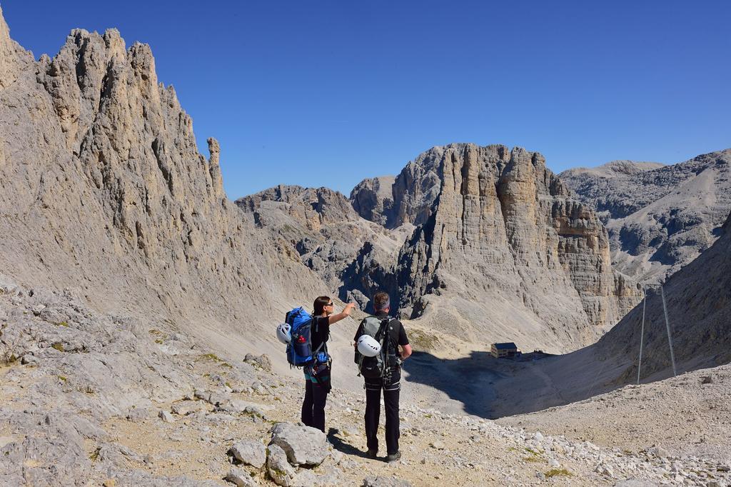 Alpen Hotel Corona Vigo di Fassa Bagian luar foto