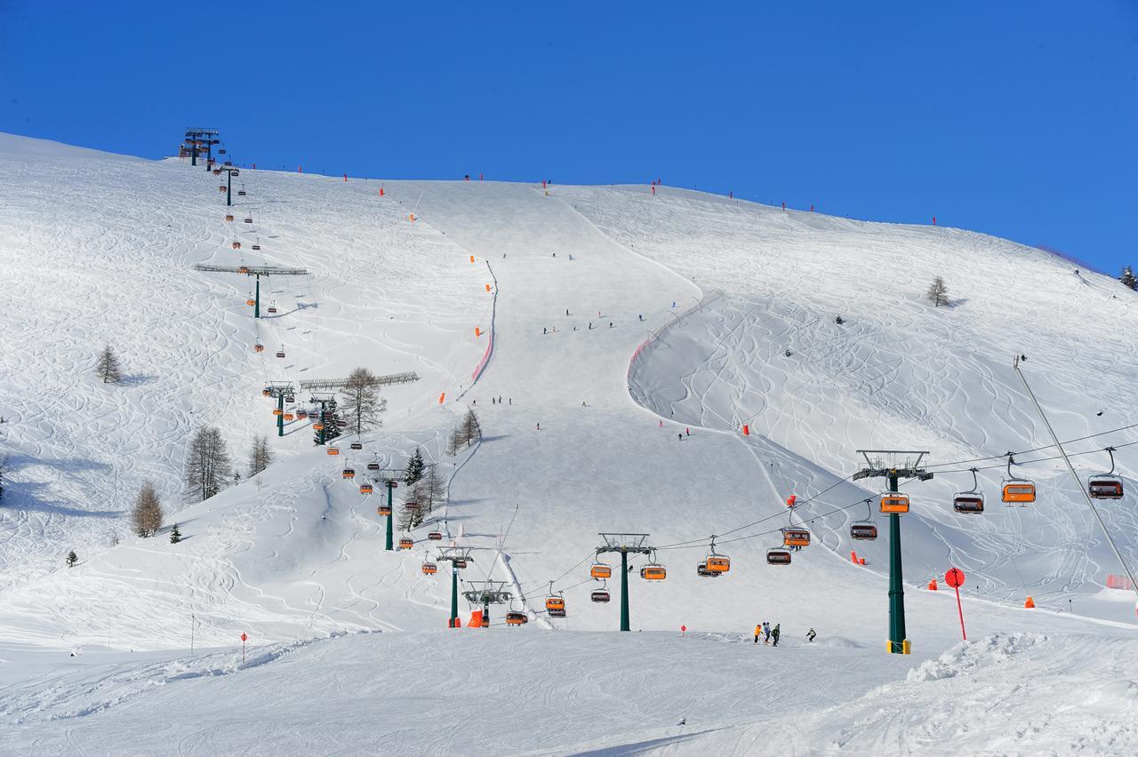 Alpen Hotel Corona Vigo di Fassa Bagian luar foto